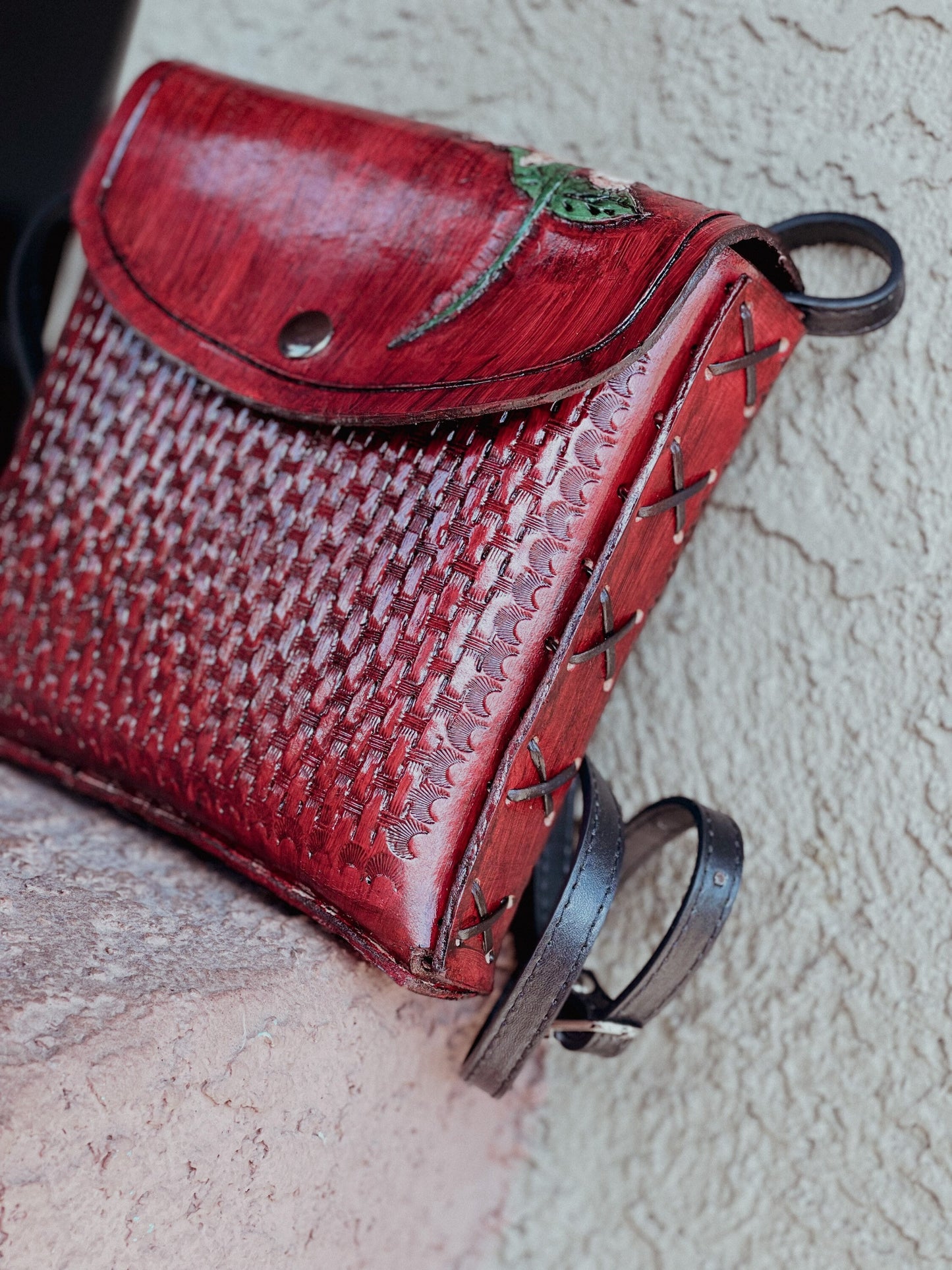 Daisy Red Saddle Purse