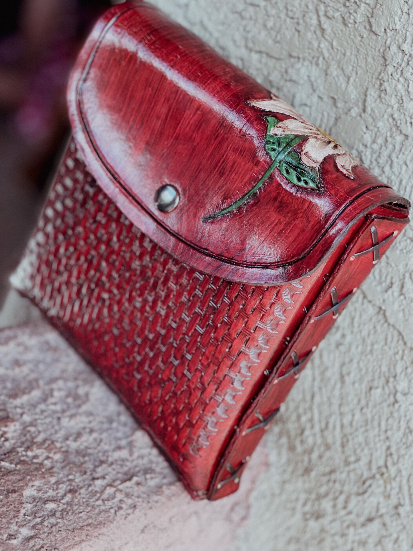 Daisy Red Saddle Purse